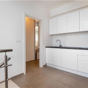 4 Bedroom Villa with Pool near Vodice town, Sibenik Riviera, sleeps 8